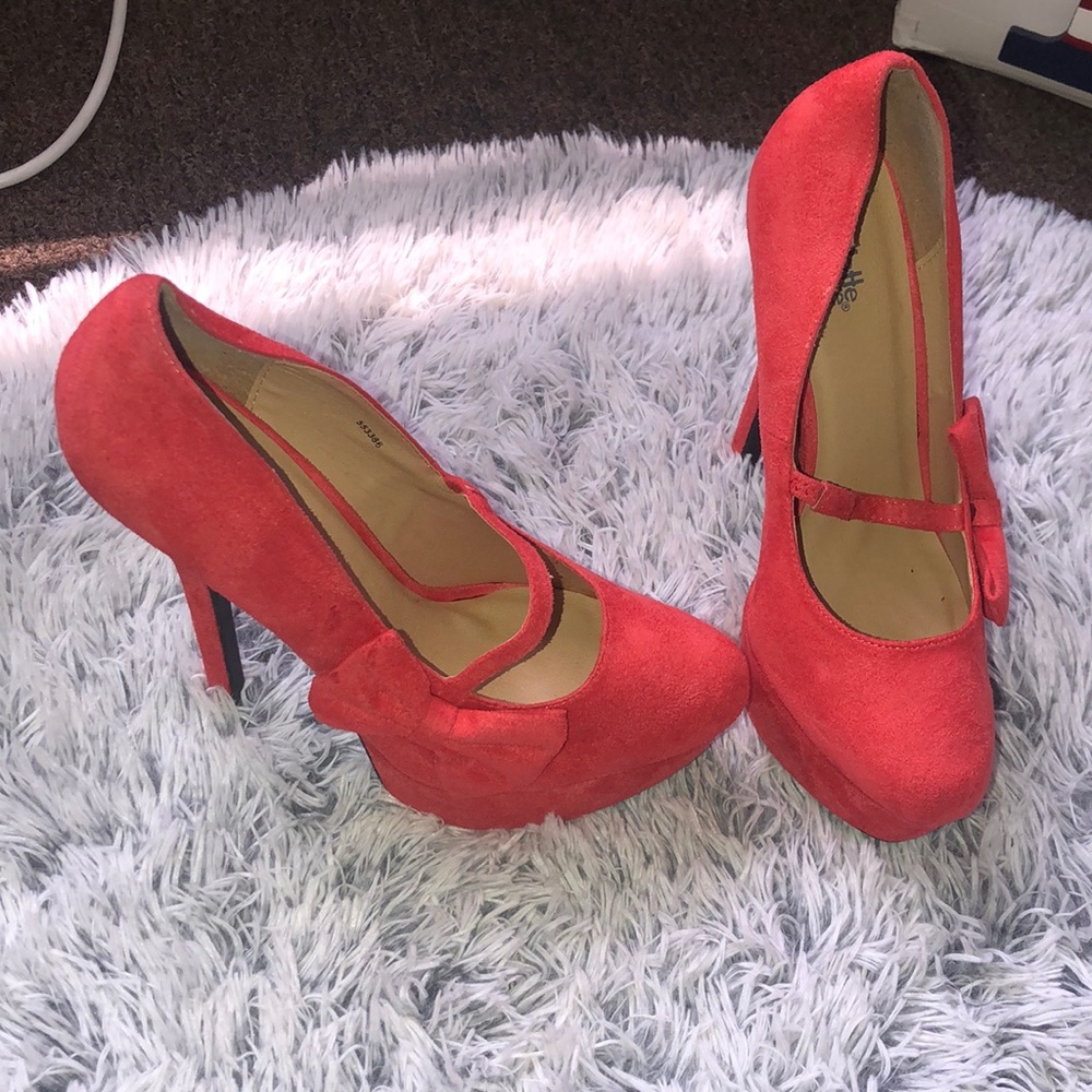 Bright coral heels - Picture 2 of 4